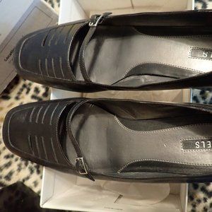 Nichels Black womans work style low heel - new - 10